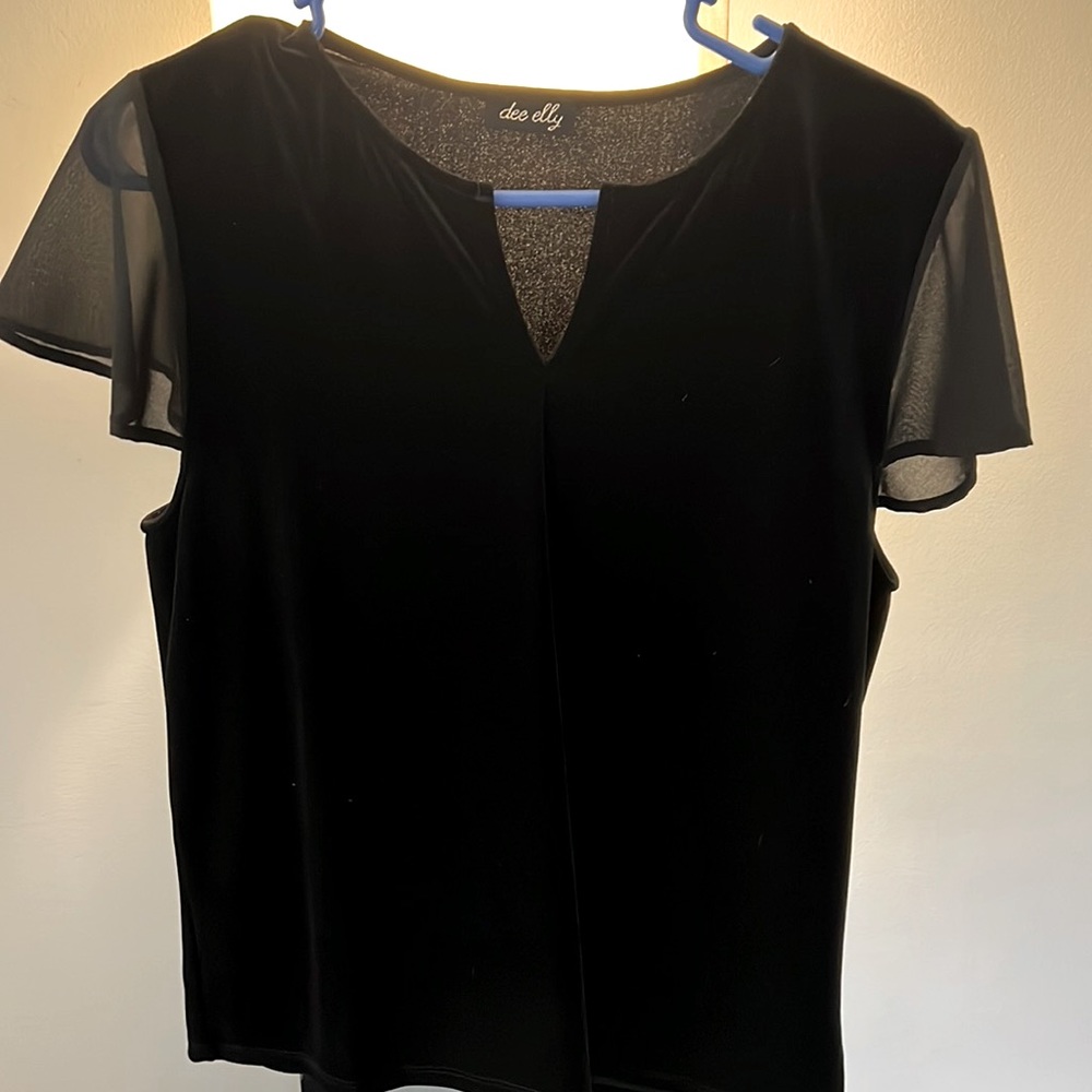 Dee Elly black velvet top